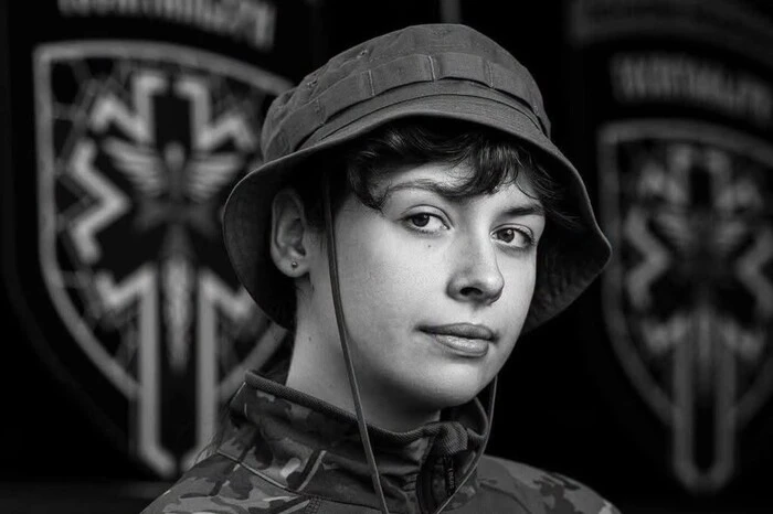 Оголошено дату прощання з парамедикинею Євою Ройтер, яка загинула під час удару по Києву