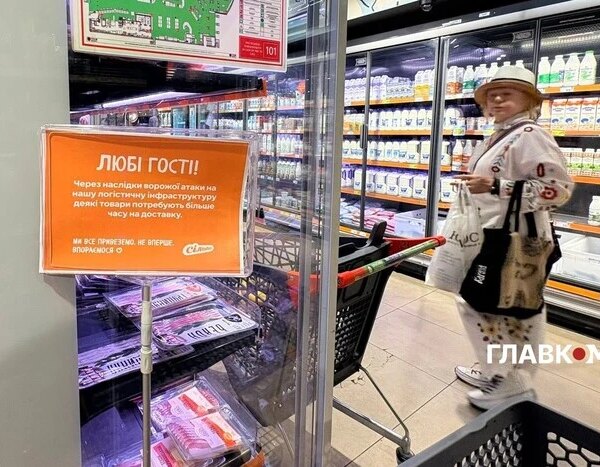 Які товари зникли з полиць “Сільпо” через російські обстріли: репортаж із магазинів