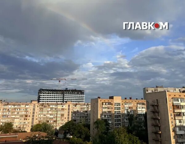 Над столицею України засяяла веселка, хоча опадів не спостерігалося (фото)