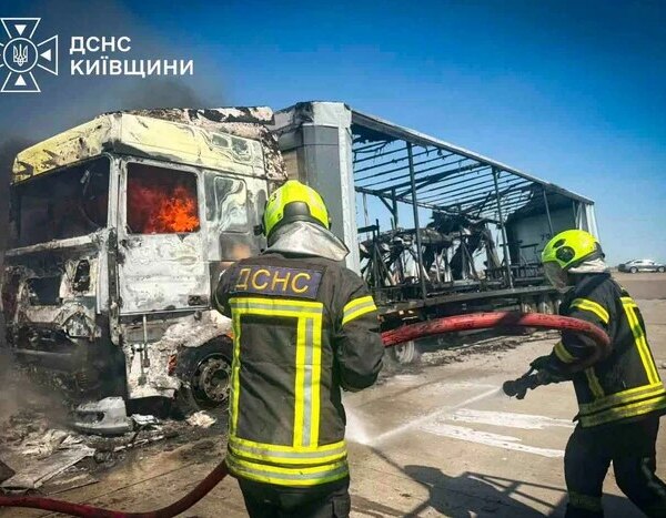 РФ атакувала парковку на Київщині, є жертви та постраждалі (актуалізовано)