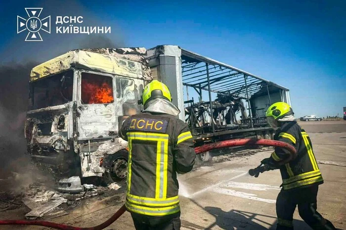 РФ атакувала парковку на Київщині, є жертви та постраждалі (актуалізовано) 23 РФ атакувала парковку на Київщині, є жертви та постраждалі (актуалізовано) 6