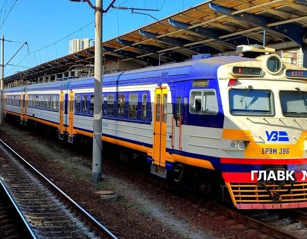 На Київщині через повітряні тривоги затримуються приміські потяги (список)