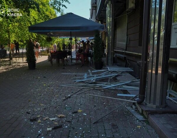 Дворічна дитина загинула внаслідок падіння російського безпілотника в Києві.