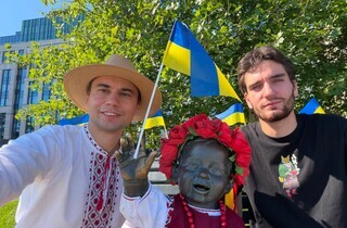 Новий вигляд пам'ятника "Кий, Щек, Хорив та сестра їхня Либідь" на Поштовій площі до Дня Незалежності 19
