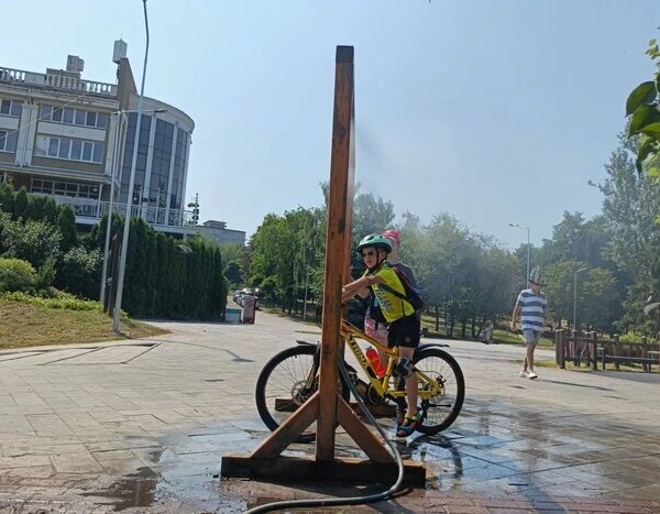 Спекотне повітря в Києві. Де в Солом’янському районі встановлені охолоджувальні фонтанчики