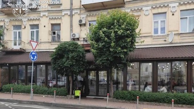 Прокуратура через суд вимагає демонтажу прибудови до історичної будівлі на Подолі 2