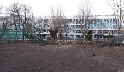 Понад півтисячі житлових будинків і два десятки освітніх закладів: як відновлюється після атак РФ Голосіївський район