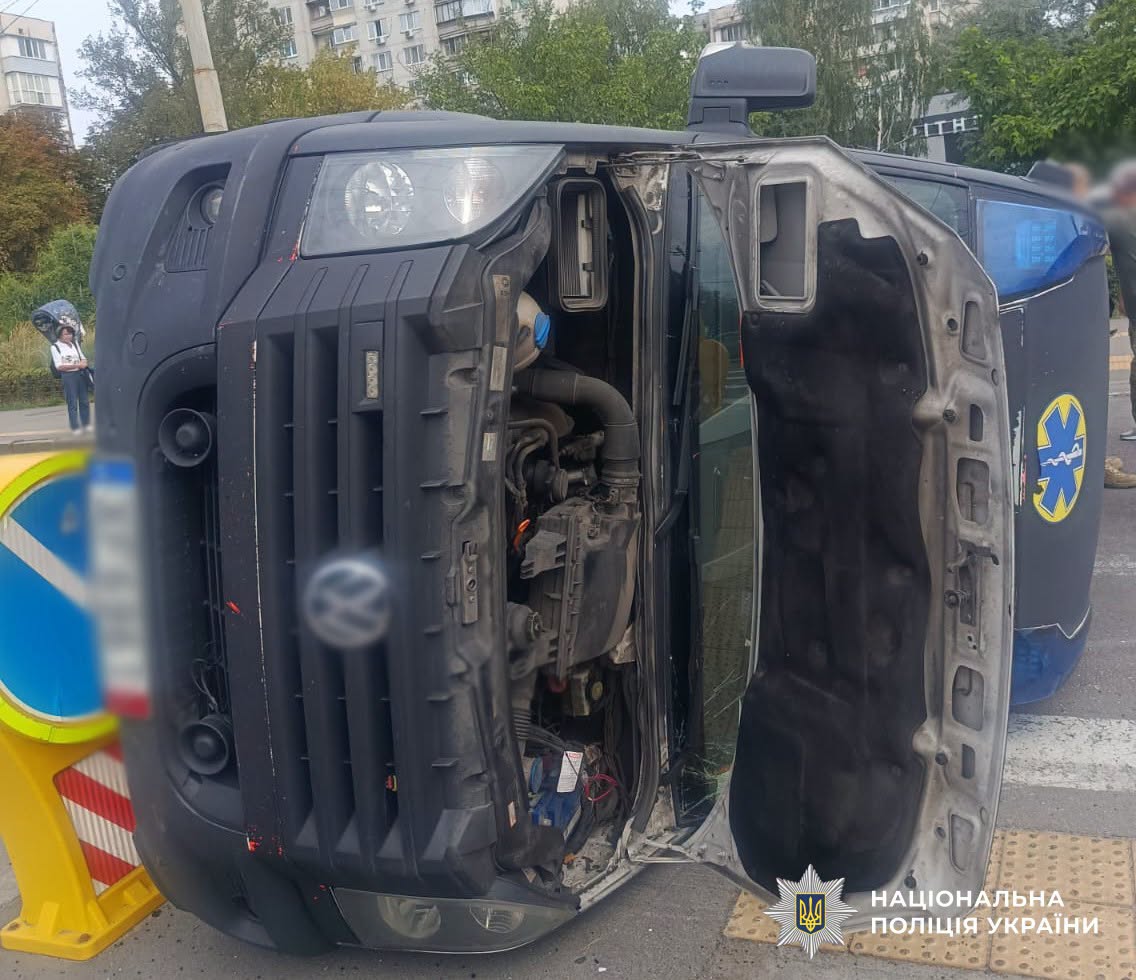 Унаслідок ДТП тілесні ушкодження отримали водій та пасажири мікроавтобуса
