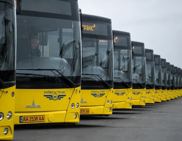 У столиці через напад Росії скоригували схеми руху автобусів