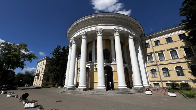 Київський суд відновив державну власність на будівлю Жовтневого палацу. 2