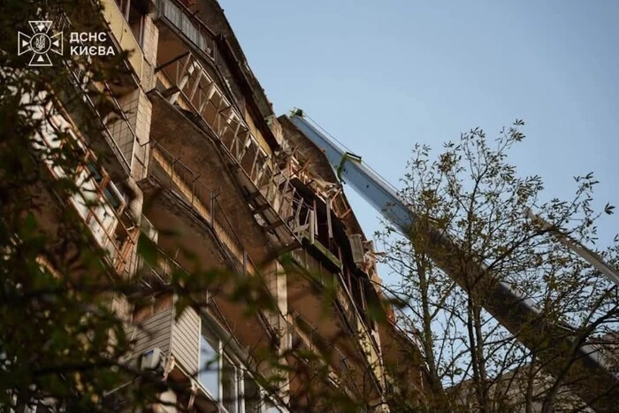 Київ: ліквідовано наслідки обстрілу 20 серпня у Солом'янському районі 7 Київ: ліквідовано наслідки обстрілу 20 серпня у Солом'янському районі 3