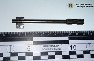 У Києві злочинці викрали з помешкання жінки похилого віку близько 750 тисяч гривень. 14