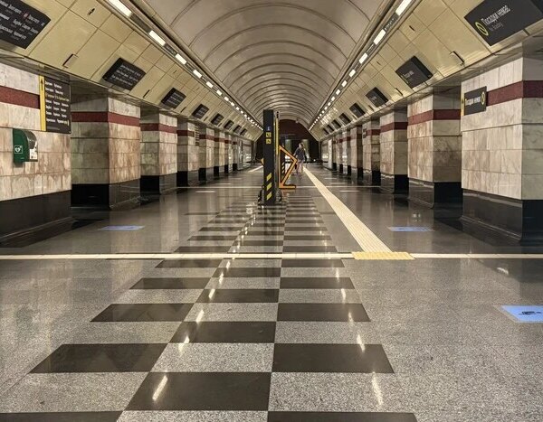 На станції метро «Сирець» запровадили нове зонування для укриття під час повітряної тривоги.