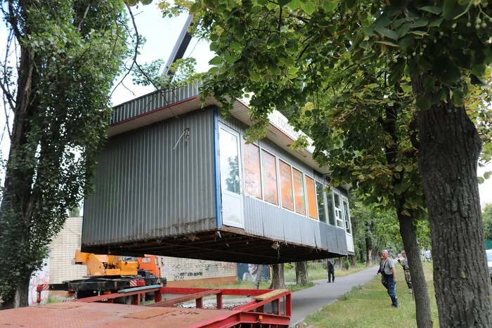 За тиждень у Києві демонтовано 30 незаконних МАФів та огорож (фото)