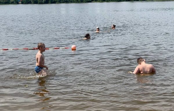 На кількох міських водоймах лікарі не радять плавати. Де саме