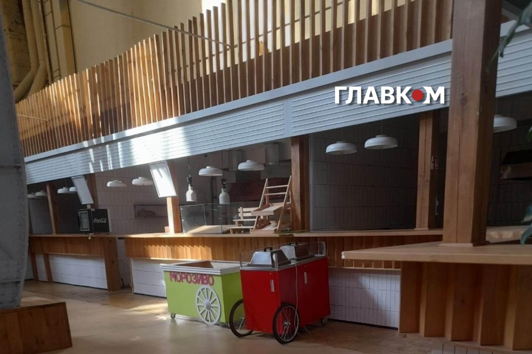 Порожні прилавки на Бессарабському ринку