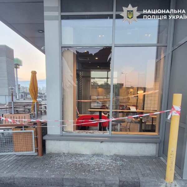 Російський удар пошкодив McDonald’s у столиці
