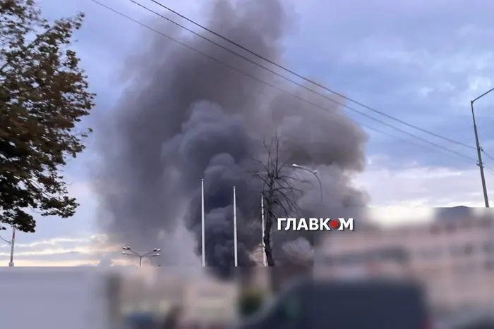 Київ відбиває атаку російських дронів: є влучання в кількох районах 4 Російські дрони атакували Київ: є влучання в декількох районах столиці