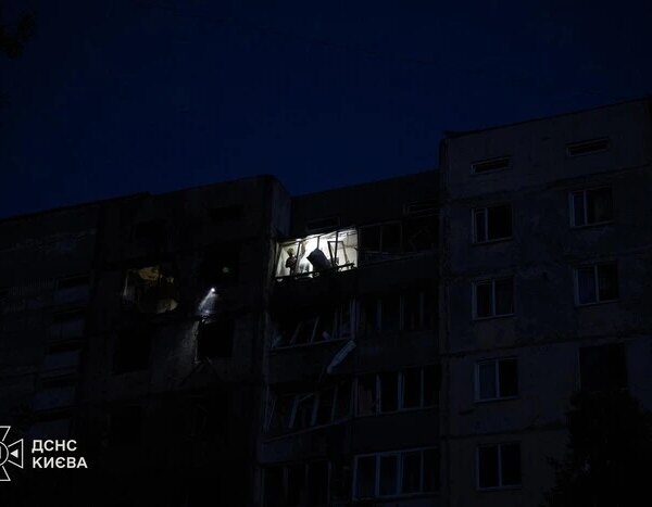 Наслідки удару по київській багатоповерхівці: показали рятувальники