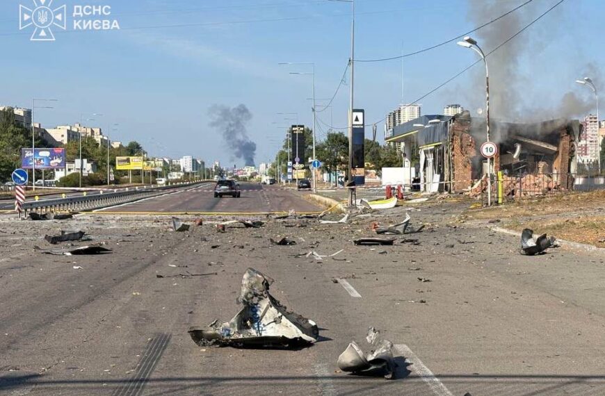 Головна 12 Наслідки атаки на київську АЗС: рятувальники показали фото та відео
