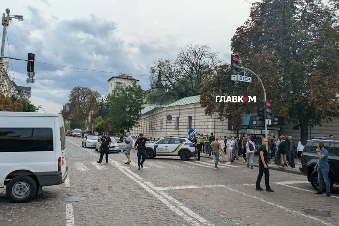 Російський дрон вдарив по центру Києва