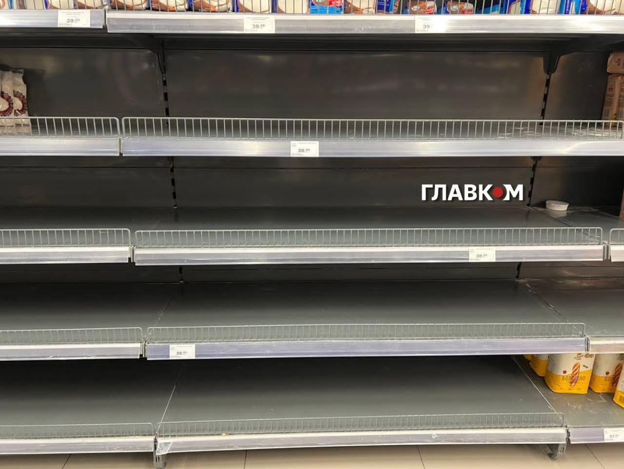 Де закінчуються полиці супермаркетів: порожнеча на тлі війни 37 Частина полиць порожня у Varus