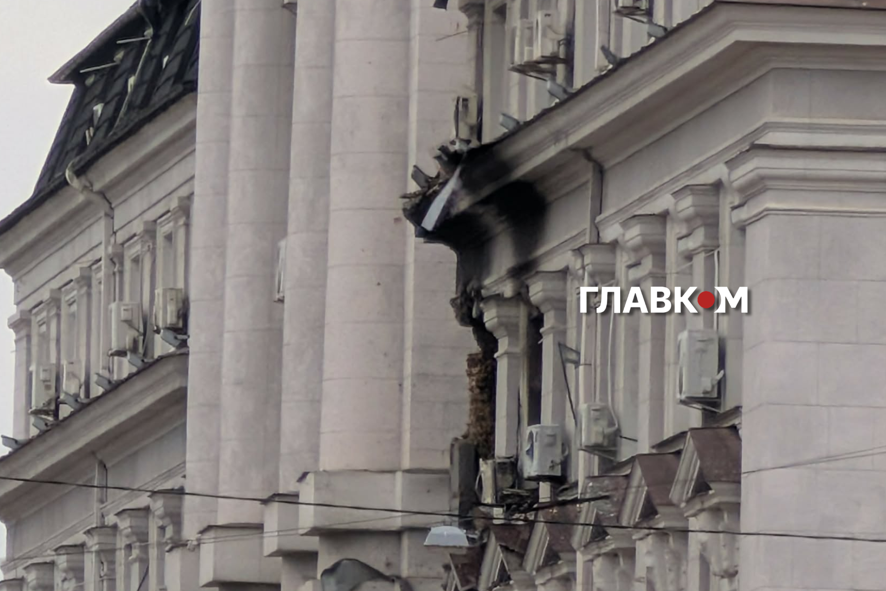 Зеленський анонсував відповідь на удари по будівлі СБУ 2 Російський дрон вдарив по будівлі СБУ в Києві