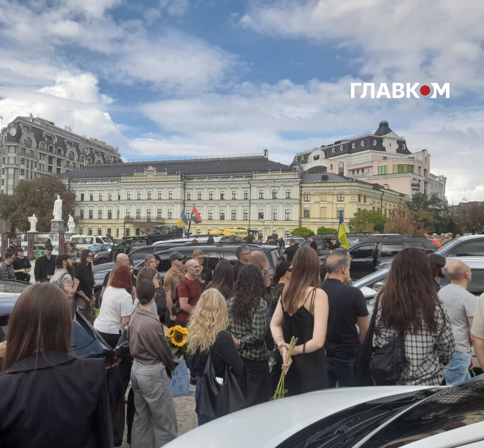 Київ прощається з Даниїлом Смирновим: штурмовик, який мав стати батьком 18 Траурна процесія біля Михайлівського собору