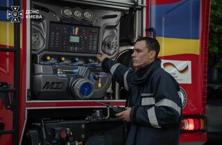 Наслідки атаки дронів на київську АЗС показали рятувальники 14 Наслідки влучання дрона у Києві