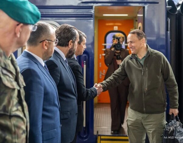 Сікорський у Києві: глава МЗС Польщі з візитом в Україні