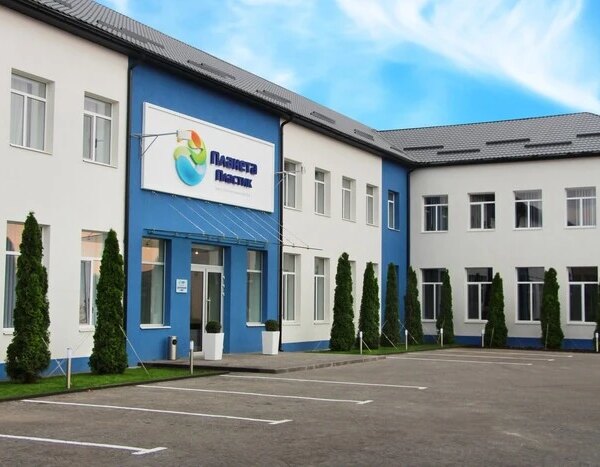 Завод «Планета Пластик» зупинив роботу в Ірпені через обстріли