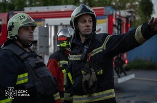 Наслідки атаки дронів на київську АЗС показали рятувальники 15 Наслідки влучання дрона у Києві