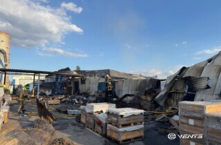 Російський удар знищив завод вентиляційного обладнання 10