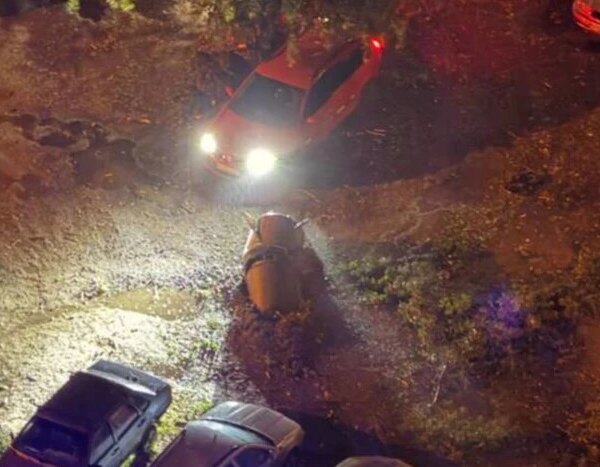 Київ відбиває російську атаку: уламки ракети біля пологового, є постраждалі