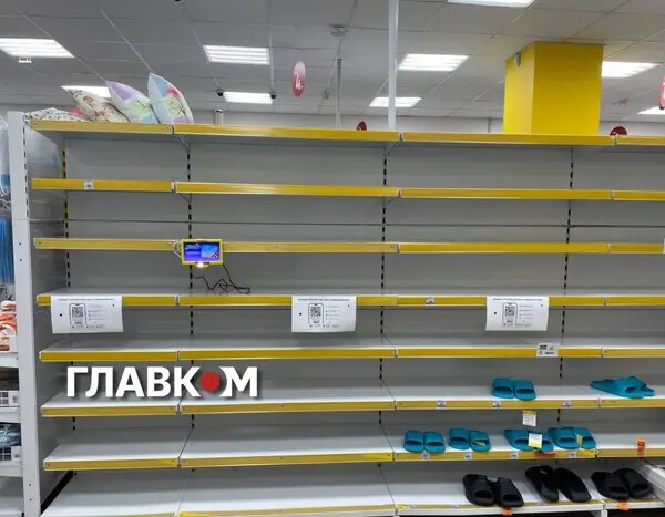 Порожні полиці в “Аврорі”: кияни розкупили товари