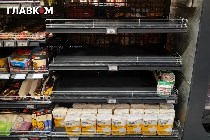 На полицях супермаркетів Києва: що приховують ціни на борошно, сіль і цукор