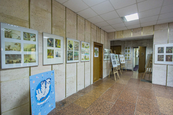 Виставка ілюстрацій «Веселки» малює дитинство крізь вибиті вікна 34 Виставка ілюстрацій «Веселки» малює дитинство крізь вибиті вікна 32