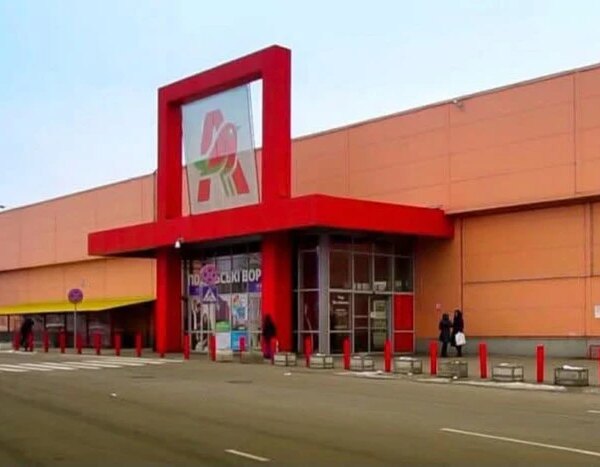 Атака РФ пошкодила київський «Ашан» у Lavina Mall