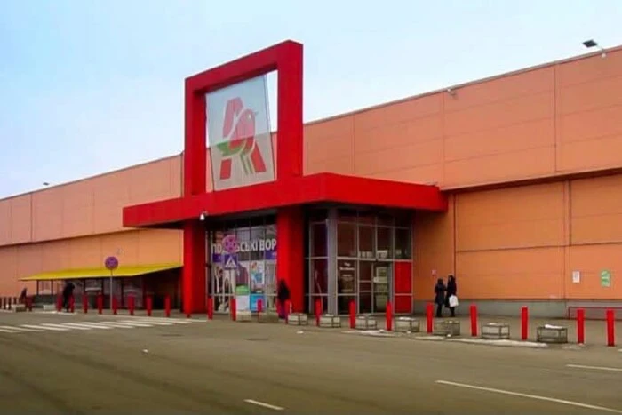 Головна 10 Атака РФ пошкодила київський «Ашан» у Lavina Mall