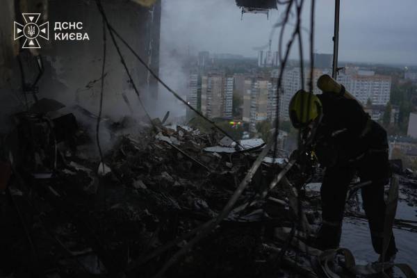 Головна 16 На Святошині рятувальники витягли з-під завалів ще одне тіло